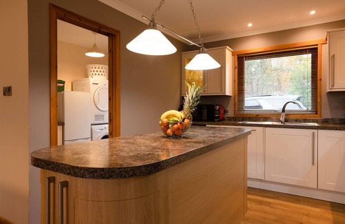 Aviemore House | Spacious Getaway: Sleeps 10 with Spa and Hot Tub Amenities