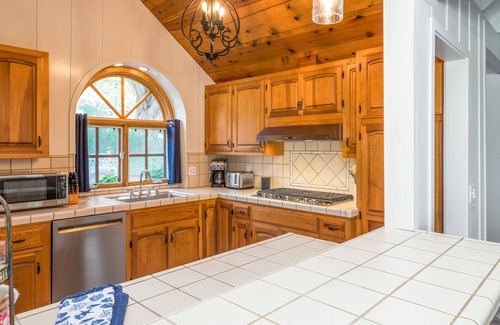 Northwest Carmel Cottage | Family-Friendly Paradise: Peace of Heaven in Carmel