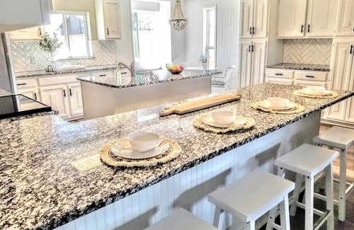 Keller House | Family-Friendly Country Retreat in Iconic Fort Worth, Sleeps 11