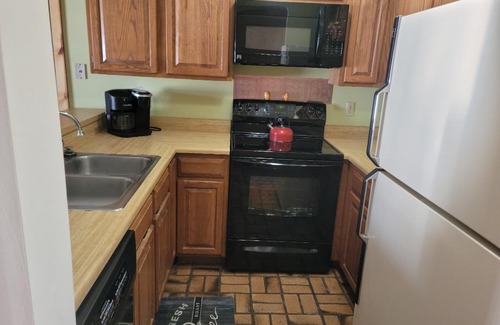 Hill City House | Spring Special Getaway: Ideal for Groups with Ocean Views