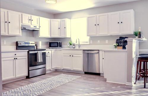 Port Royal House | Spacious 5-Bedroom Retreat with Deck Near PI & Beaufort