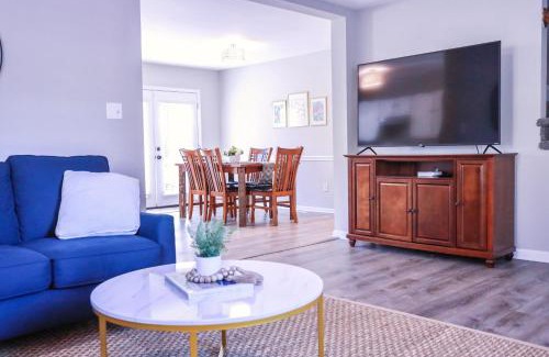 Port Royal House | Spacious 5-Bedroom Retreat with Deck Near PI & Beaufort