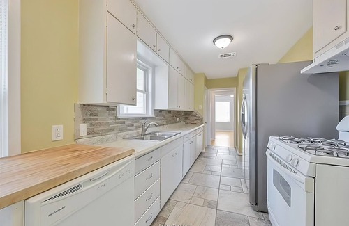 College Station House | Sleeps 14 - Game Day Stay by Kyle Field