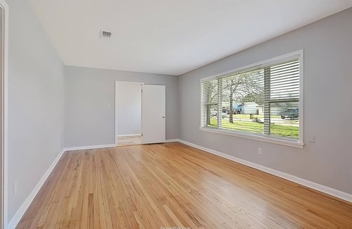 College Station House | Sleeps 14 - Game Day Stay by Kyle Field
