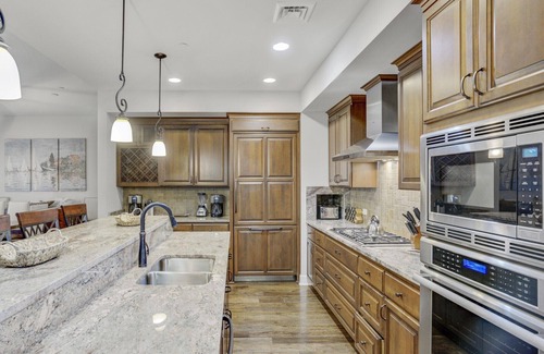 Sandpoint House | Lakefront Retreat for 14 with Pool & Hot Tub - Seasons at Sandpoint