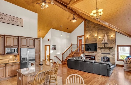 North Sebago House | Ideal Retreat for 14: Beach Access with Scenic Dock