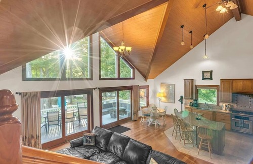 North Sebago House | Ideal Retreat for 14: Beach Access with Scenic Dock