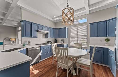 Crystal Shores House | Spacious Stay for 16, Steps to Beach with Private Pool