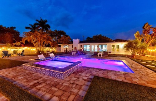 Bradenton House | Family-Friendly Pool House with Spa Near the Beach