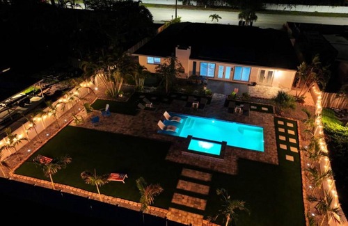 Bradenton House | Family-Friendly Pool House with Spa Near the Beach