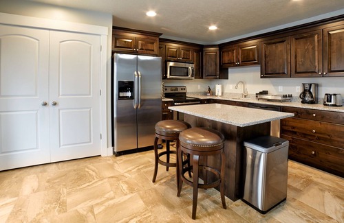 Ogden House | Spacious Retreat for 18 with Hot Tubs & Downtown Views