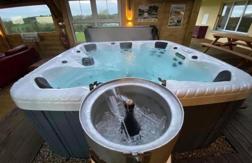 Enniskillen Villa | Experience a Unique Double Decker Bus with Hot Tub & Sauna
