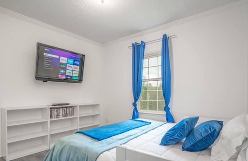 Madison House | Sleeps 18+ Madison House on 7 Acres