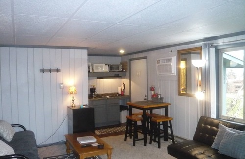 Bellaire Apartment | Cozy Retreat for 2-6 with Pool, Spa & Pet-Friendly Vibes