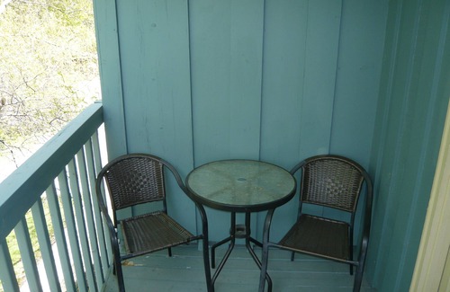 Bellaire Apartment | Cozy Retreat for 2-6 with Pool, Spa & Pet-Friendly Vibes