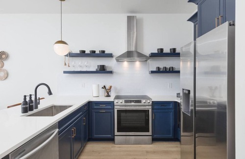 Cleveland Park Apartment | Sleeps 20, 3 Condos Side-by-Side, 10 minutes to Broadway