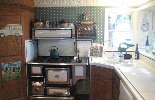 Orange House | Spacious Ranch Retreat for 20+ Near Disneyland & Beach