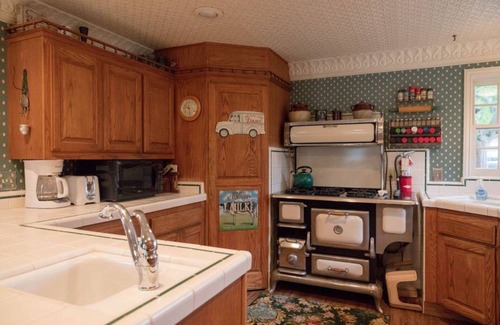 Orange House | Spacious Ranch Retreat for 20+ Near Disneyland & Beach