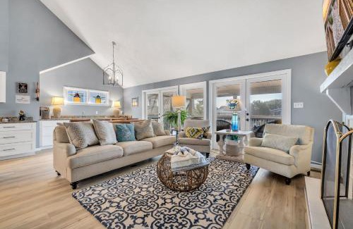 Pawleys Island House | Sleeps 24 Waterfront Dock Golf Cart Walk to Beach