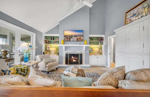 Pawleys Island House | Sleeps 24 Waterfront Dock Golf Cart Walk to Beach