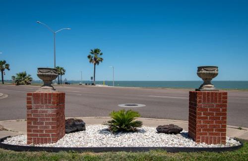 Bay Area House | Sleeps 33 - Oceanfront Luxury on Ocean Drive