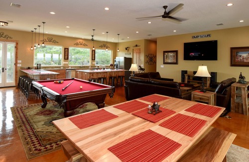 Utopia House | Discover a Private Pool Retreat Near Garner State Park