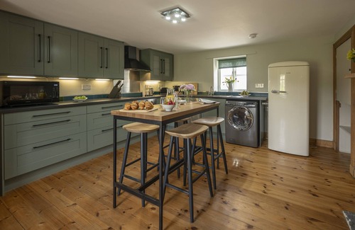 Nethy Bridge Cottage | Sleeps 4 in 1 double bedroom and 1 twin room