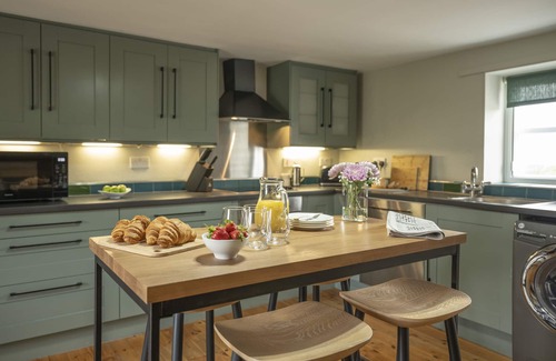 Nethy Bridge Cottage | Sleeps 4 in 1 double bedroom and 1 twin room