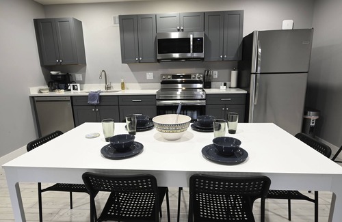 Bellaire Condo | New Family Retreat: Sleeps 5, Boat Parking & WiFi