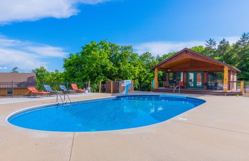 Cassville Condo | Family-Friendly Unit 4b with Pool Near Big M Marina