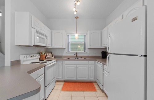 Navarre House | Family-Friendly Retreat: 2 Bedrooms, Pool & Beach Access