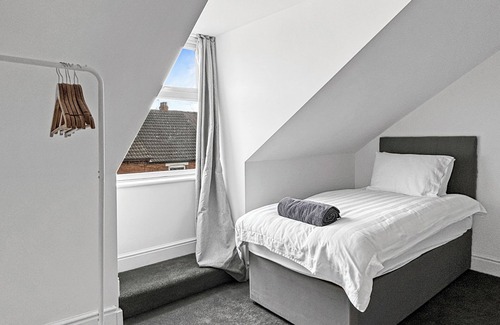 Newark Apartment | Sleeps 6 Central, Spacious 2-bedroom Apartment in Newark-on-Trent