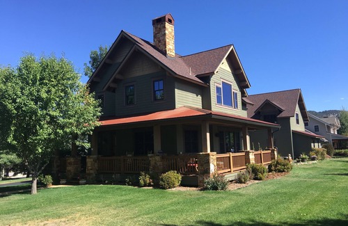 Eagle House | Cozy Winter Lodge: Rated 10/10 with Spa & Hot Tub Access