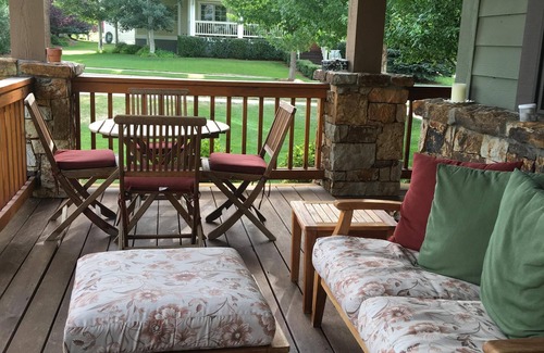 Eagle House | Cozy Winter Lodge: Rated 10/10 with Spa & Hot Tub Access