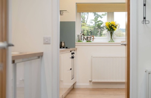 Grantown-on-Spey Cottage | Comfortable Family Stay: 2 Doubles & Twin Room for 6