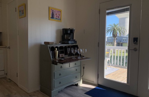 Jamaica Beach Cottage | Family-Friendly Home: Steps to Beach with Ocean Views