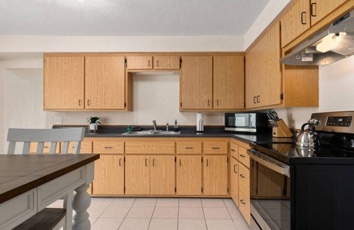 Sheboygan Apartment | Spacious Oceanfront Retreat for 7 - Pets Welcome!