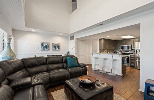 Briarcliff Condo | Waterfront Retreat with Pool, Hot Tub & Boat Slip for Groups
