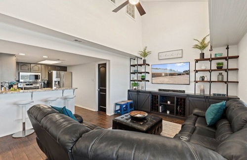 Briarcliff Condo | Waterfront Retreat with Pool, Hot Tub & Boat Slip for Groups