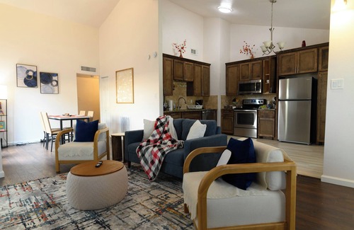 The Colony House | Sleeps 8,3 bed, 2 bath, North Dallas in Colony, 20 mins from DFW/DAL Airport