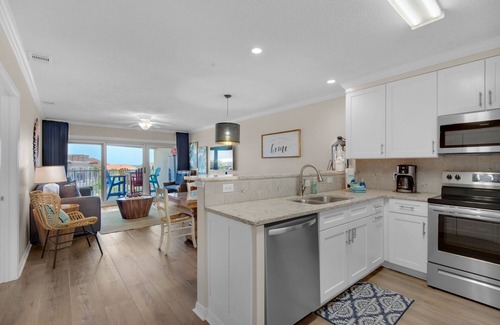 Miramar Beach Condo | Experience a Private Beach Getaway with Pet-Friendly Perks