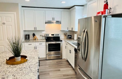 Buford House | Ideal Retreat: Sleeps 8 Near Mall of Georgia & Lake Lanier