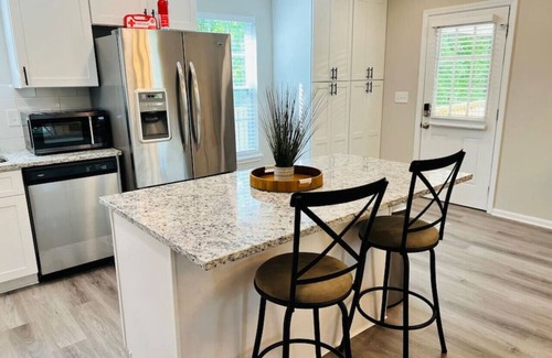 Buford House | Ideal Retreat: Sleeps 8 Near Mall of Georgia & Lake Lanier