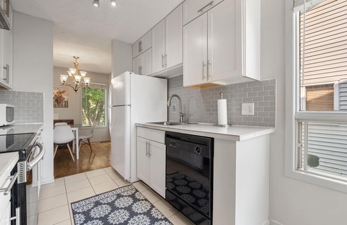 Southeast Calgary House | Convenient Stay for 6 with Spa and Hot Tub Access