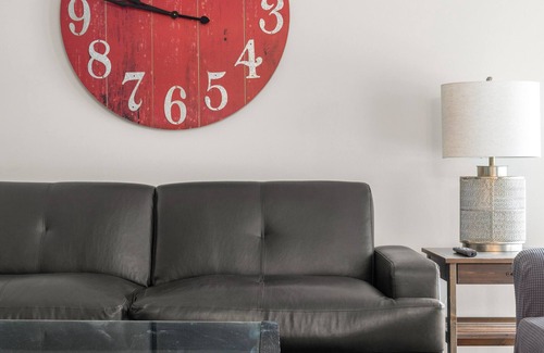 Southeast Calgary House | Convenient Stay for 6 with Spa and Hot Tub Access