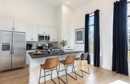 Nashville House | Sleeps 90 | Brand New Modern Condos | The Heights