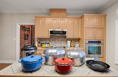 Negreet House | Experience Toledo Town with Pool and Spa for 23 Guests