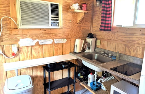 Victor Hotel | Sleeps up to 8, kitchenette, full bathroom, air conditioned/heated, free WiFi