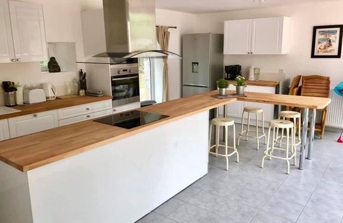 Feugeres House | Tranquil Country House with Yoga Studio & Pet-Friendly Amenities