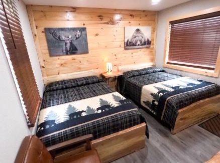 North Greece Hotel | Family-Friendly Retreat at Sleepy Bear Inn - Rated 8.3/10